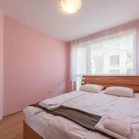 Edelweiss With Free Garage فارنا