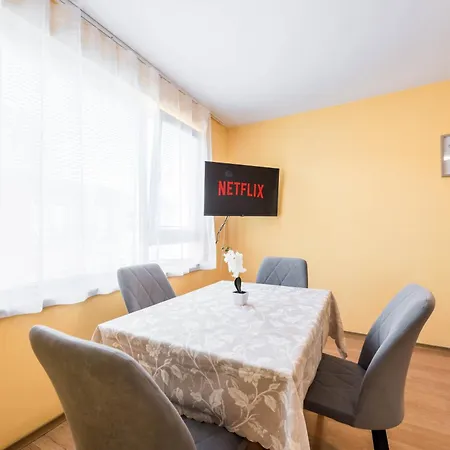 Edelweiss With Free Garage * Warna